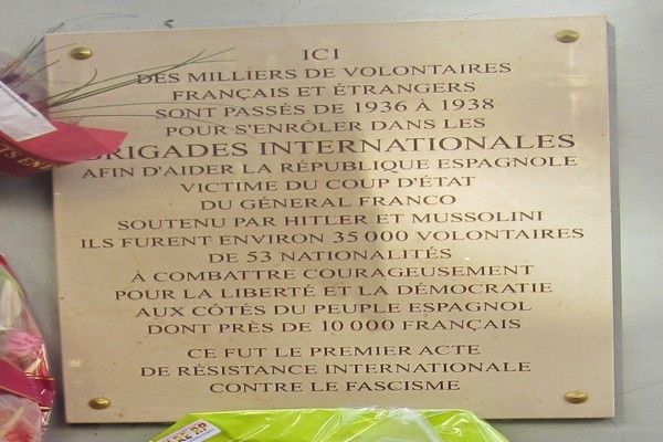 HOMENAJE A LAS BRIGADAS INTERNACIONALES EN PARÍS